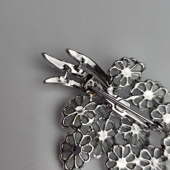 Vintage Costume Silver Tone Aurora Borealis Rhinestone Bridal Brooch - Picture 4 of 9